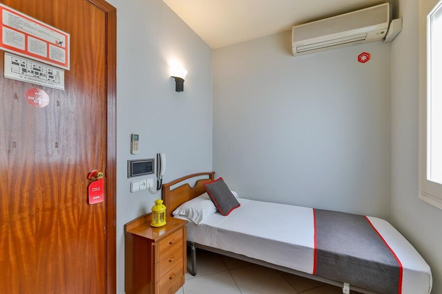 Oyo Hotel Can Peixan Alcarraz Екстер'єр фото