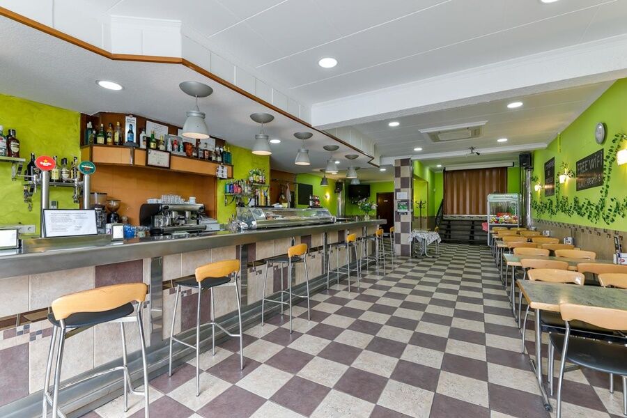 Oyo Hotel Can Peixan Alcarraz Екстер'єр фото